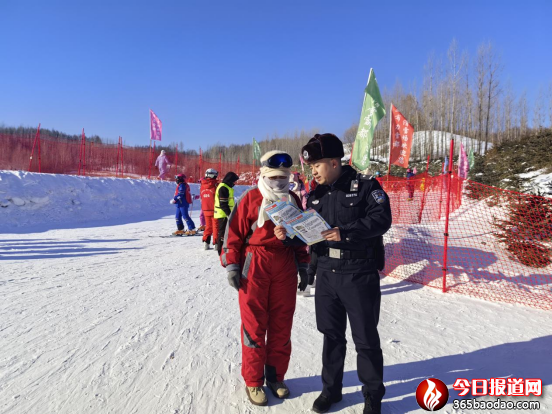 尚志市公安局走進(jìn)滑雪旅游度假區(qū)開展打擊網(wǎng)絡(luò)謠言宣傳活動(dòng)166.png