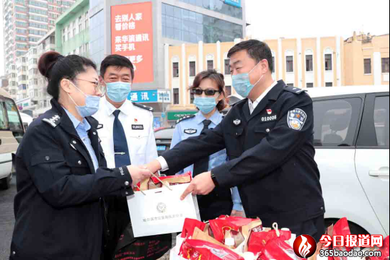 (定稿)滾滾熱血彰顯鐵警柔情——哈市公安機(jī)關(guān)組織開展無償獻(xiàn)血活動(dòng)489.png