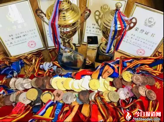 松花江上的 “冠軍水警”——記哈爾濱市公安局航運分局民警金璽446.png