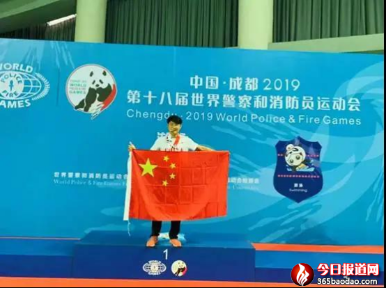 松花江上的 “冠軍水警”——記哈爾濱市公安局航運分局民警金璽1367.png