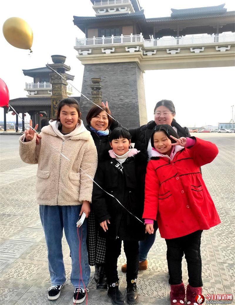 5三名貧困兒童郯國古城.jpg